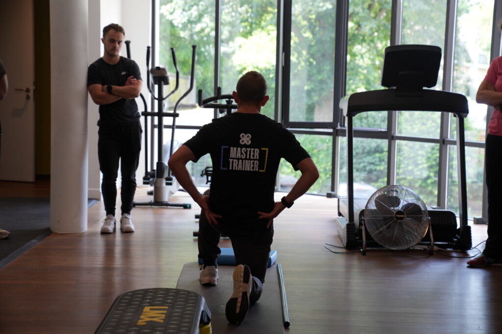 BAPT master trainer geeft instructie aan studenten